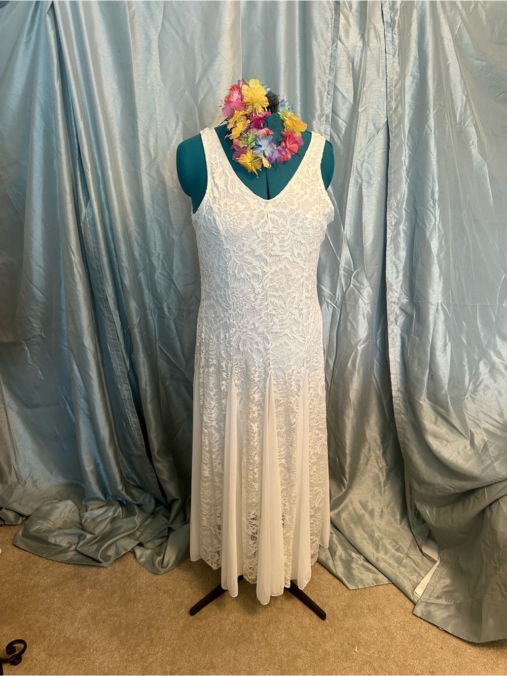 Pyramid Collection Sleeveless cream Lace V-Neck Women's Dress XL